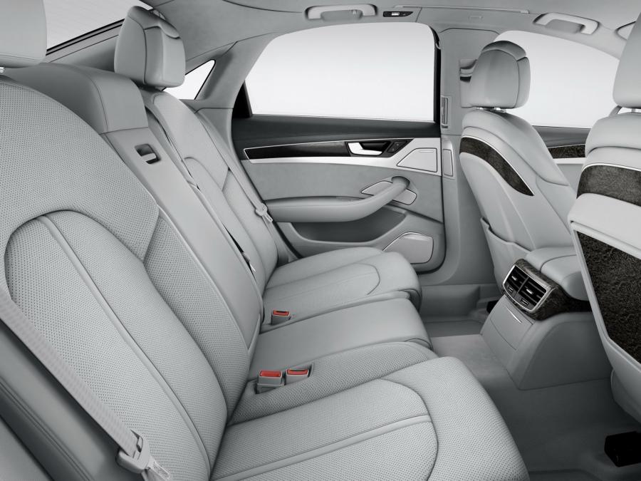 Интерьер Audi A8 Hybrid (D4) 2013 года  (WW) (фото 7 из 11)
